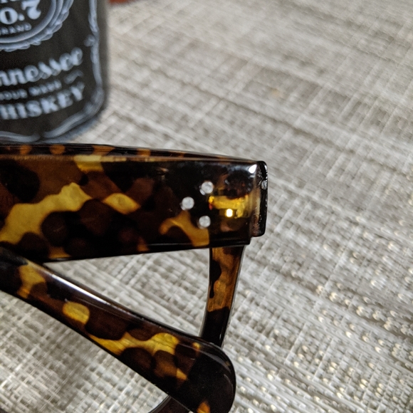 Large frame glasses - Picture 4 of 6